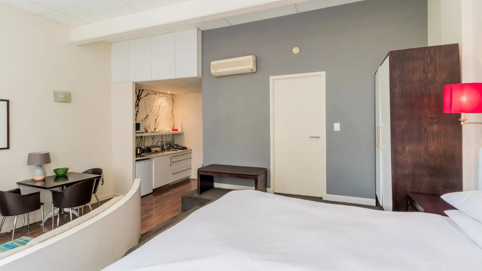 1 Bedroom Apartment With Roof Top Views Cape Town 0*,  Güney Afrika