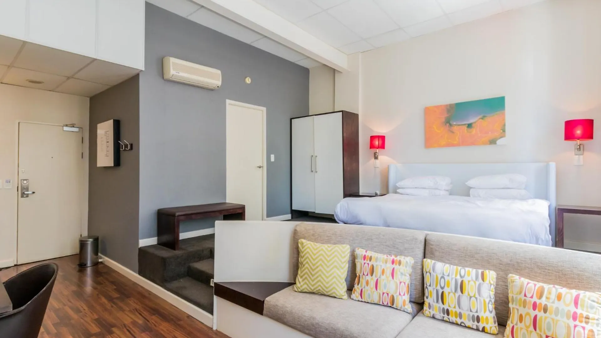 1 Bedroom Apartment With Roof Top Views Cape Town