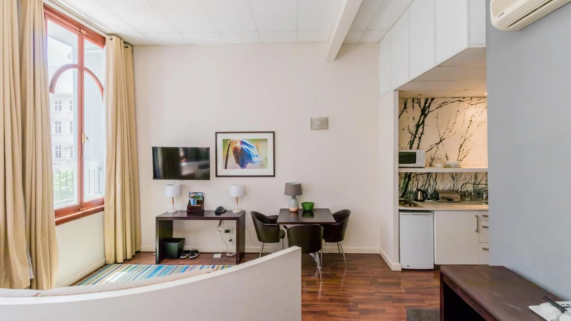 1 Bedroom Apartment With Roof Top Views Cape Town