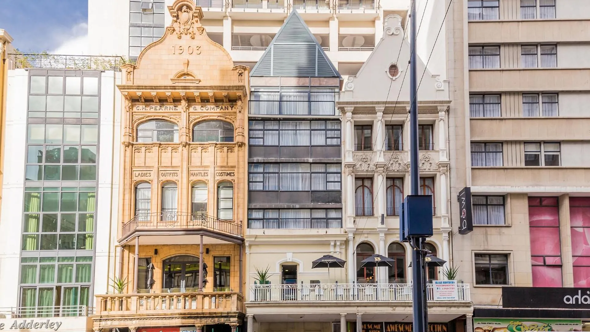1 Bedroom Apartment With Roof Top Views Cape Town
